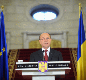 Băsescu: Restructurarea aparatului de stat va continua şi anul viitor