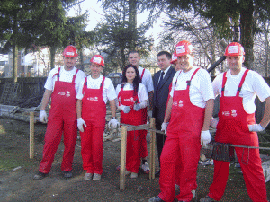 Fundaţia Vodafone România şi Habitat for Humanity susţin construcţia de case destinate familiilor defavorizate