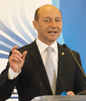 Băsescu: "Este esenţial ca toate statele NATO să vorbească pe acelaşi ton cu Federaţia Rusă"