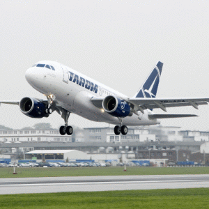 Aeroportul de la Braşov aşteaptă normele Legii parteneriatului public-privat