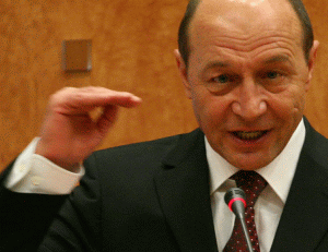 Băsescu: "Obiectivul opoziţiei îl reprezintă intrarea ţării în derapaj"