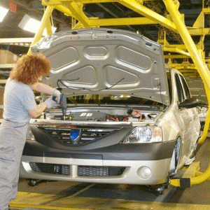 "Dacia" a exportat anul trecut 311.000 de unităţi, cu 15% mai mult faţă de 2009