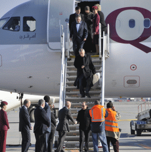 Akbar Al Baker, directorul executiv al Qatar Airways, a declarat: "Noile rute către Bucureşti şi Budapesta vor reprezenta câte o poartă deschisă spre noi pieţe şi vor consolida poziţia capitalei Doha de important centru de legătură între Orient şi Occident. (...) Traficul internaţional de pasageri din Asia şi Orientul Mijlociu este în continuă creştere, iar stabilirea unor legături noi prin centrul nostru de reţea din Doha, cum ar fi cea spre Bucureşti, contribuie la dezvoltarea Qatar Airways şi facilitează călătoriile înspre şi dinspre România către aceste regiuni".