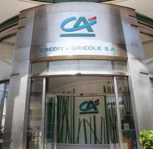 "Credit Agricole" a avut pierderi nete de 328 milioane de euro în ultimul trimestru din 2010, faţă de un profit net de 433 milioane de euro în acelaşi interval din 2009, ca urmare a deprecierii investiţiei în "Intesa Sanpaolo" SpA din Italia.