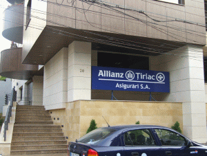 Allianz-Ţiriac: Asigurările vor avea în 2011 un an dificil, dacă vânzările auto îşi continuă declinul