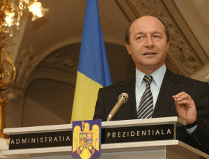 Preşedintele Traian Băsescu afirmă că raportul CE este unul corect, care relevă progresele făcute pentru atingerea obiectivelor de a avea un sistem de justiţie eficient, dar care "pune degetul" pe probleme care se perpetuează şi care afectează credibilitatea justiţiei şi a României.