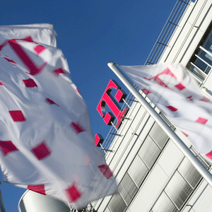 "Deutsche Telekom" îşi reduce personalul din conducere