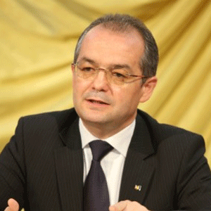 Boc: Sunt premise pentru o creştere economică de circa 3,5%, în 2012