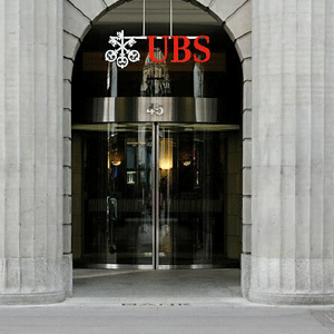 UBS a recunoscut că a favorizat evaziunea fiscală, a plătit 780 milioane de dolari şi a predat serviciului fiscal american (Internal Revenue Service-IRS) date referitoare la peste 250 de conturi.