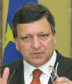 Barroso: "Dacă eşti în UE, trebuie să aderi la euro"