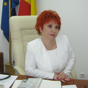 Dorina Danielescu, fost procuror DIICOT, a venit în fruntea ANRP, în octombrie 2011, după demisia Crinuţei Dumitrean, la scurt timp după trimiterea în judecată a lui Remus Baciu, fost vicepreşedinte ANRP, acuzat de trafic de influenţă.