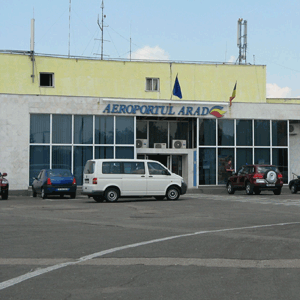 Pista aeroportului este prea aproape de autostradă.