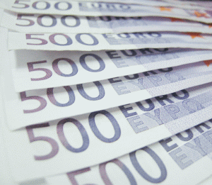 Nervozitate pe pieţe: euro se depreciază