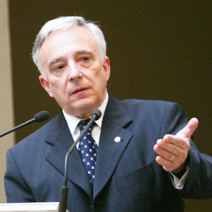 Mugur Isărescu, guvernatorul BNR