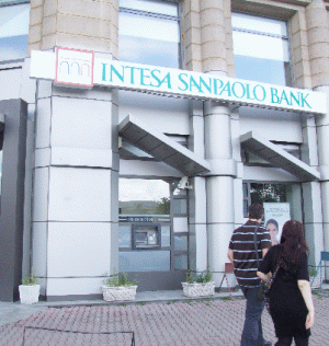 Intesa Sanpaolo a avut pierderi de 14 milioane euro în primul trimestru 