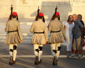 De ce prelungeşte Europa agonia Greciei?