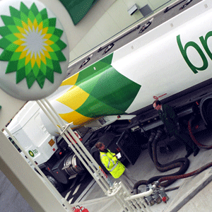 BP şi "Rosneft" au vrut să cumpere, în 2011, deţinerea AAR la TNK-BP, pentru 32 miliarde dolari. AAR a respins oferta.