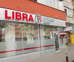 Libra Bank, profit la jumătate faţă de iunie 2011