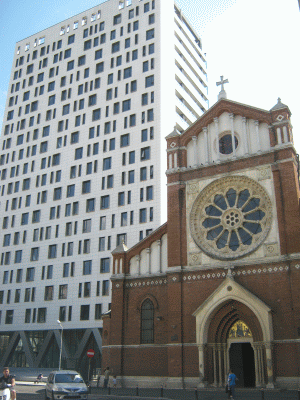 Justiţia ar putea hotărî demolarea "Cathedral Plaza"