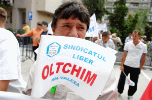 The employees of "Oltchim" threaten with a new wave of protests, unless their wages are paid