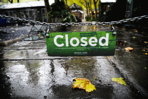 Uraganul Sandy a închis atât bursa din New York, cât şi Parcul Bryant din Manhattan.