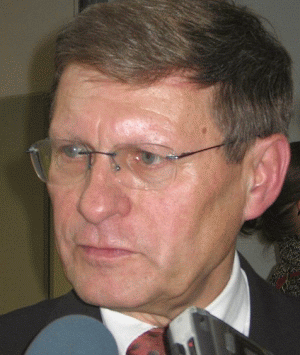 Leszek Balcerowicz este considerat artizanul reformelor economiei poloneze, iniţiate în 1989. În calitate de viceprim-ministru şi ministru al finanţelor în cadrul primului guvern necomunist polonez de după cel de-Al Doilea Război Mondial, a conceput şi realizat un plan radical de stabilizare şi de transformare a economiei după căderea comunismului. A continuat reformele şi în perioada dintre anii 1997-2000, când a fost viceprim-ministru şi ministru al Finanţelor, şi, ulterior, în calitate de guvernator al Băncii Naţionale a Poloniei, funcţie pe care a deţinut-o între anii 2001 şi 2007.În prezent, profesor doctor, Leszek Balcerowicz predă la Şcoala Superioară de Comerţ din Varşovia, unde este şeful Catedrei de Studii Internaţionale Comparate. Este membru corespondent al Academiei Poloneze de Ştiinţe şi Arte.