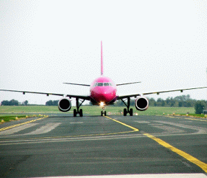 Pista Aeroportului Braşov va fi disputată în instanţă