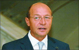 Băsescu: Oligarhii încearcă obstrucţionarea informaţiilor despre referendum