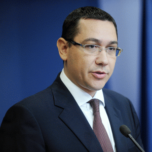 Victor Ponta a discutat cu ministrul Justiţiei, Mona Pivniceru, despre această soluţie şi a spus ieri că îl va suna şi pe preşedintele Traian Băsescu, aflat, momentan, în afara ţării.