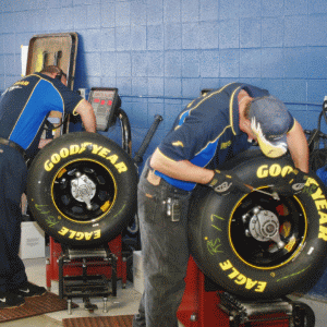 "Goodyear" îşi închide cea mai mare fabrică din Franţa