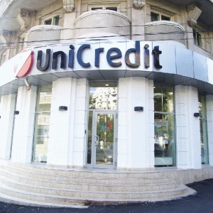 UniCredit spune că nu plănuieşte concedieri colective