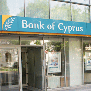 Ruşii ar putea intra în sistemul bancar autohton prin Bank of Cyprus