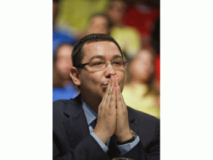 "Victor Ponta nu poate solicita declanşarea procedurii de retragere a decoraţiei acordate lui Tokes"