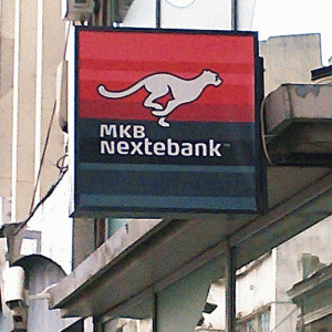 Nextebank şi-a înjumătăţit numărul sucursalelor