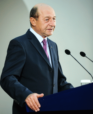 Băsescu: "Dacă nu se renunţă la creşterea accizei la combustibil, retrimit bugetul în Parlament"