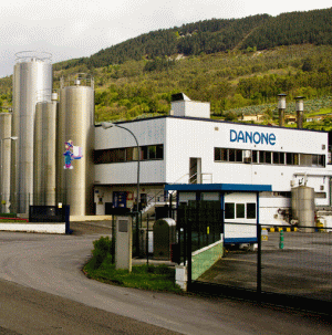 "Danone" acţionează în instanţă "Fonterra"