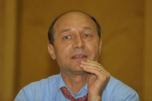 Băsescu, scuipat în faţă la Constanţa