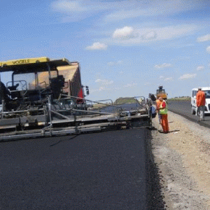 Constructorii susţin că au finalizat 20 la sută din primul lot al autostrăzii.