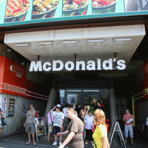 McDonald's România vrea să dubleze reţeaua de cafenele în 2015