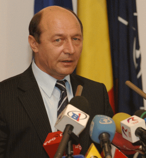 "Preşedintele Băsescu ştie, dar nu spune totul!"