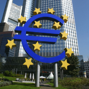 Euro a coborât la un nou minim al ultimilor 11 ani faţă de dolar