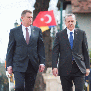 Klaus Iohannis (stânga) şi Recep Tayyip Erdogan (dreapta)