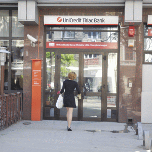 UniCredit Ţiriac Bank împrumută grupul Valvis cu 28 de milioane de euro