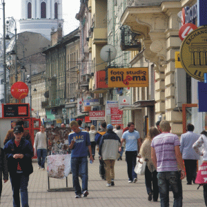 INS: Înnoptările turiştilor în structurile de primire turistică au crescut cu 15,3%