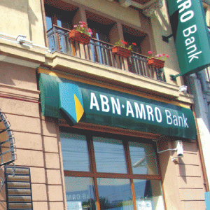 Olanda a desemnat opt bănci care să se ocupe de oferta publică iniţială de la ABN Amro