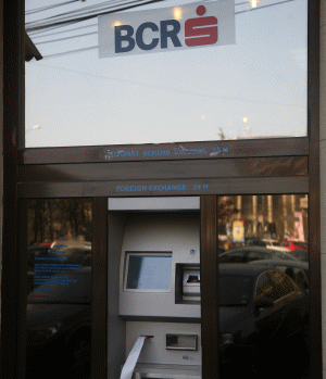 BCR elimină comisioanele la bancomate