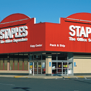 UE investighează oferta "Staples" pentru rivalul "Office Depot"