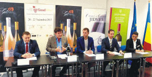 De la stânga la dreapta - Dumitru Munteanu (ONVN Moldova), Cătălin Păduraru (ADAR), Victor Deleanu (Casa de Vinuri Cotnari), Costin Ghiţă (Jidvei) şiNicu Mateescu (Vincon), la conferinţa de deschidere a Goodwine.