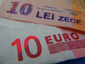 Euro s-a apreciat la 4,5297 lei