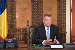 Iohannis cere reexaminarea legii privind interzicerea publicităţii la medicamente la radio şi TV